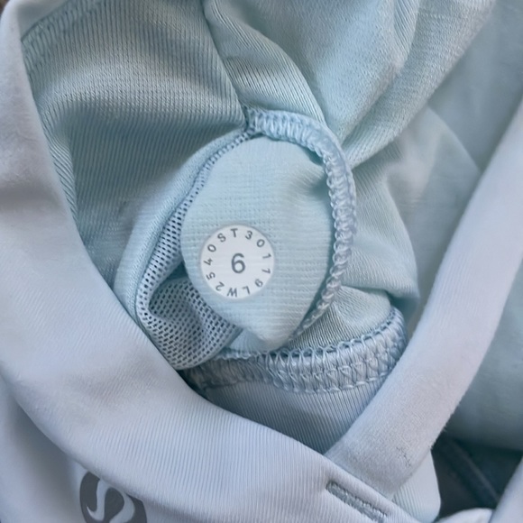 Lululemon Soulcycle Skull Bra - Size 6 - Picture 3 of 9